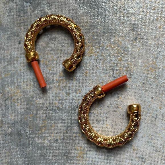 🌝 Gold Puff Hoop Earrings 🌝 - Picture 2 of 8